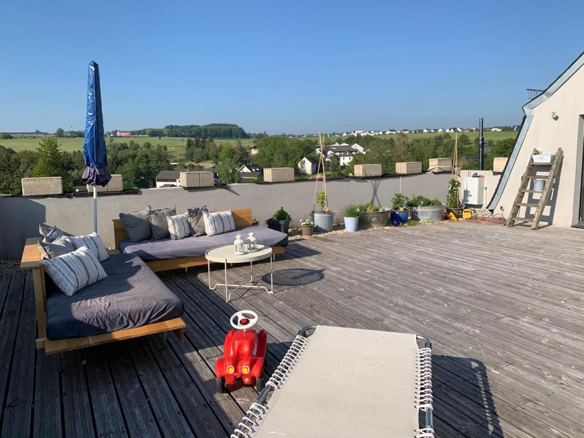 Design Appartment With Big Terrace Halsenbach Kültér fotó