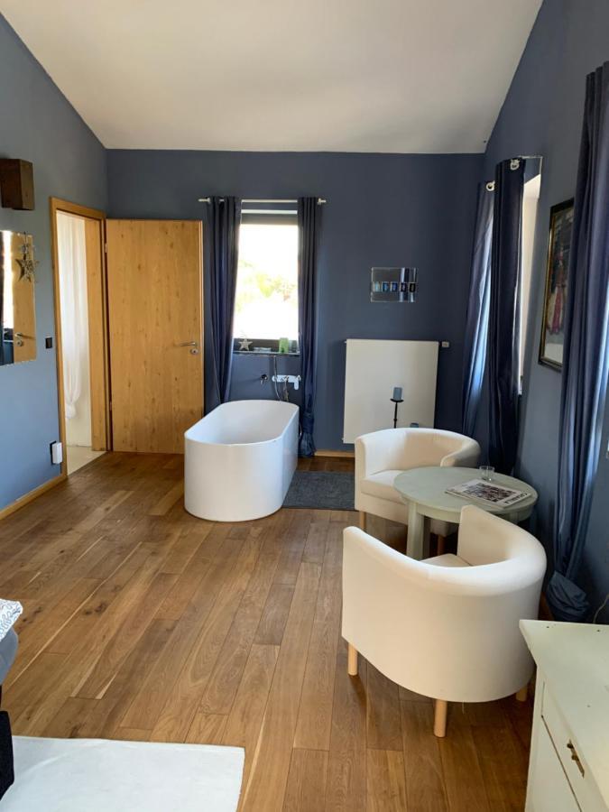 Design Appartment With Big Terrace Halsenbach Kültér fotó